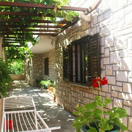 Perivoj- Two Bedroom With Garden Terrace Appartamento *